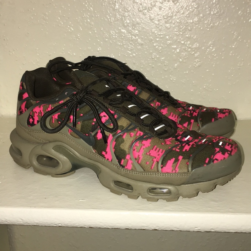 Nike air max plus tn neutral olive pink digi camo